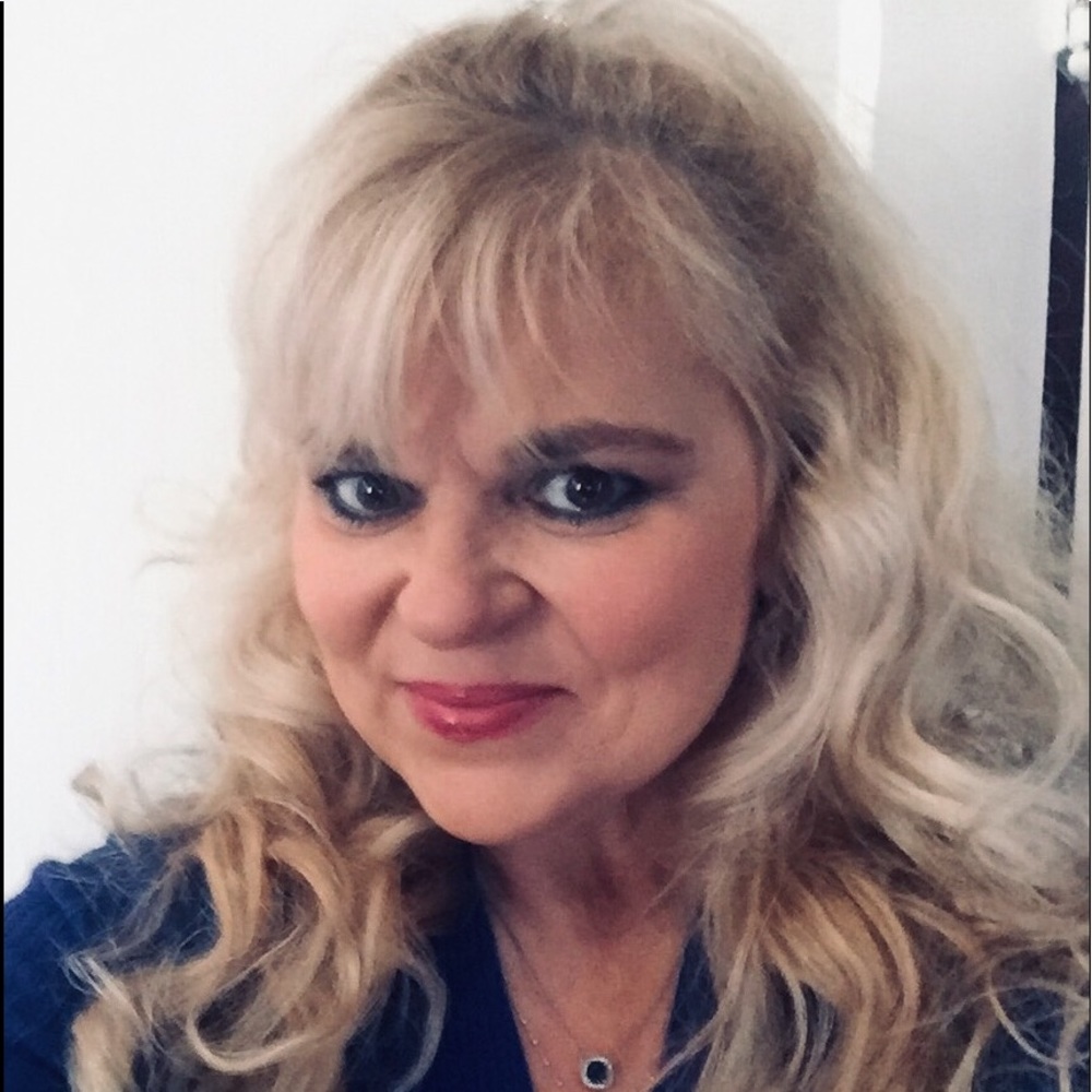 Meet your Posher, Lara